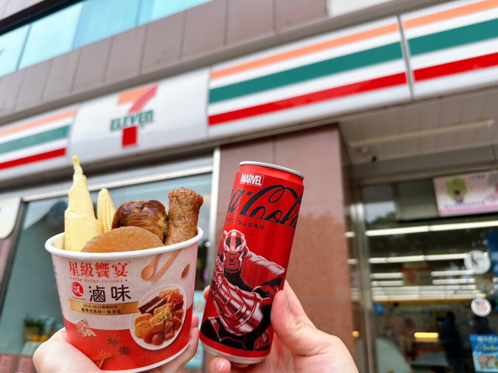 星級饗宴-滷味特別引進當季盛產來自南投的筊白筍，口感輕甜鮮嫩，吸附滷汁後展現絕佳風味
