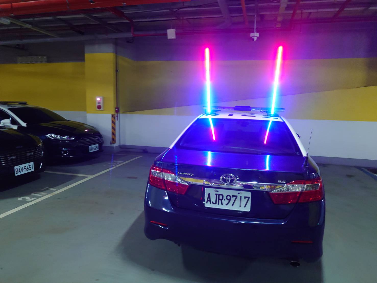 ▲圖說:中市警察局率先使用多功能活動式車頂LED 警示燈,讓員警執勤更安全 (圖/台中市政府提供)