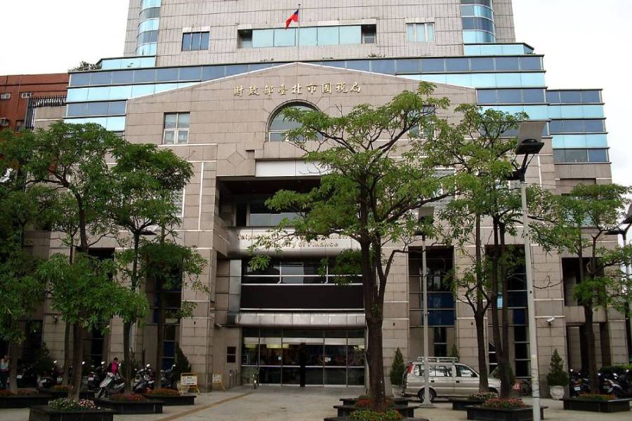 立法委員何必自廢武功？