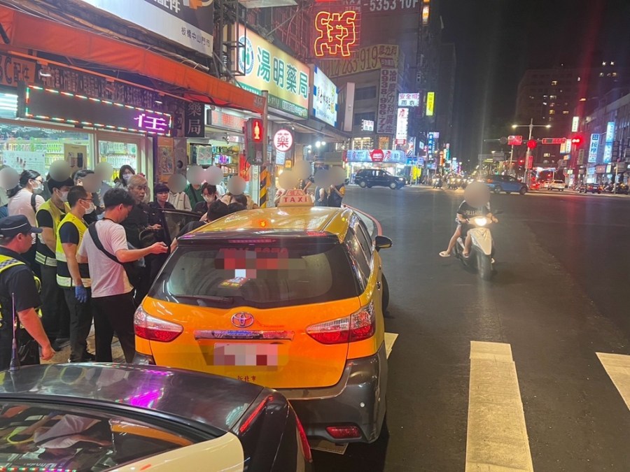 謎之運將 逆向行駛關緊車窗拒警盤查 226 cnews204240520a02