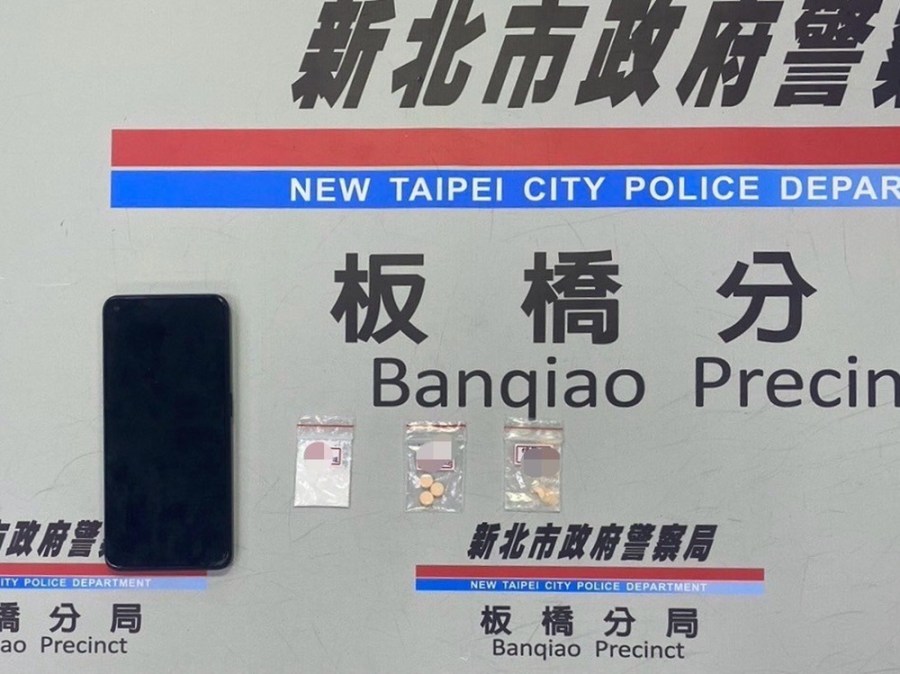 巷弄內違停 42歲毒品通緝男遇警盤查拔腿跑 228 cnews204240520a04