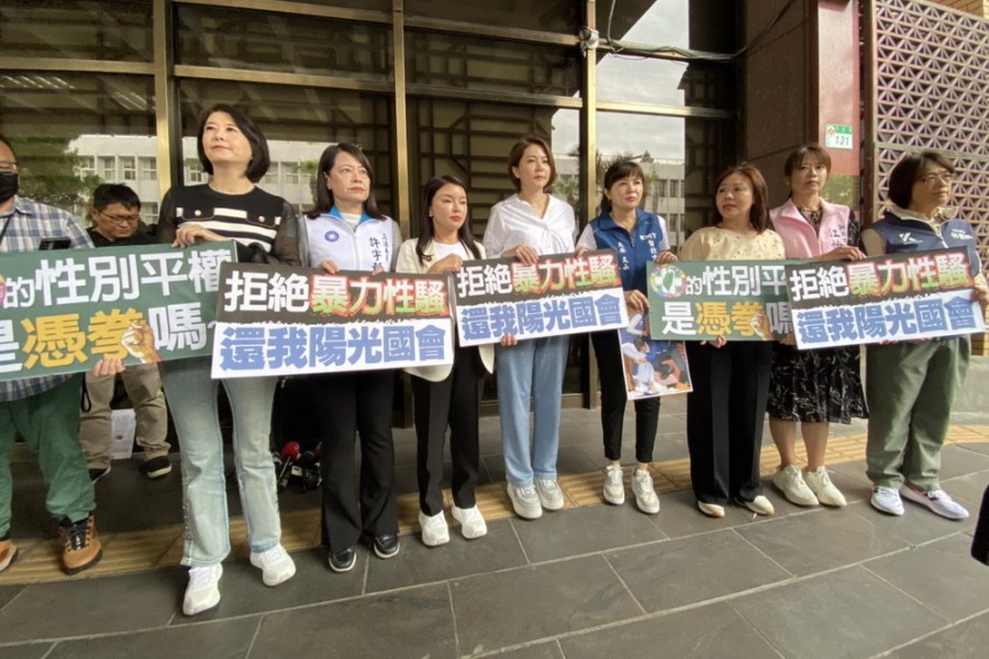 【有影】立院大戰延燒　陳菁徽自訴鍾佳濱傷害、性騷淚灑法院 225