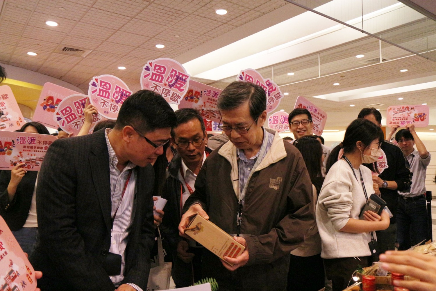 台積電福委會發起,號召台積電全台廠處同仁響應,交由統一超商及統一時代百貨全力執行,計畫於5月20日開啟線上特賣,推廣花蓮特產及旅遊商品(台積電慈善基金會 提供)