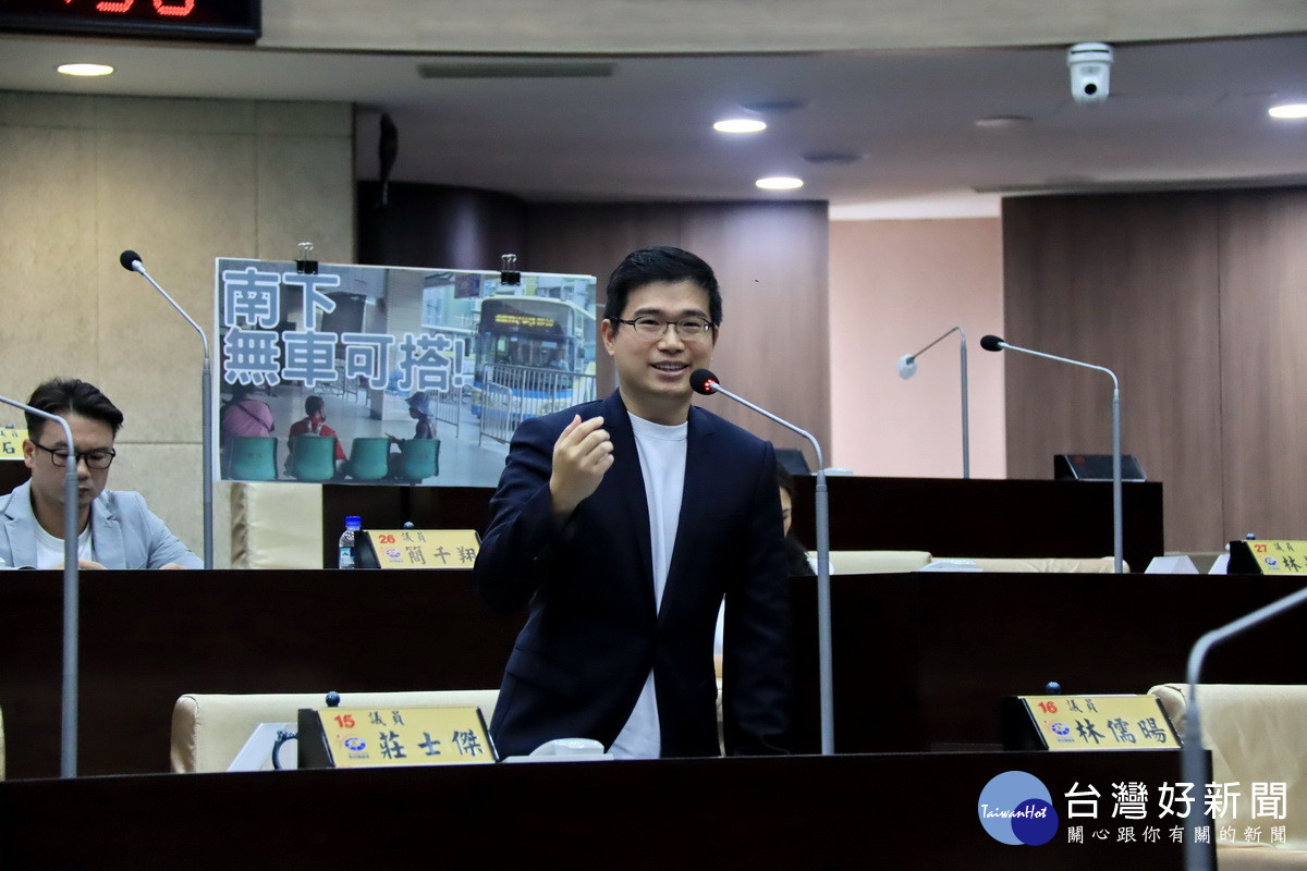 林儒暘議員也說要為觀光發展著想。(記者扶小萍攝)