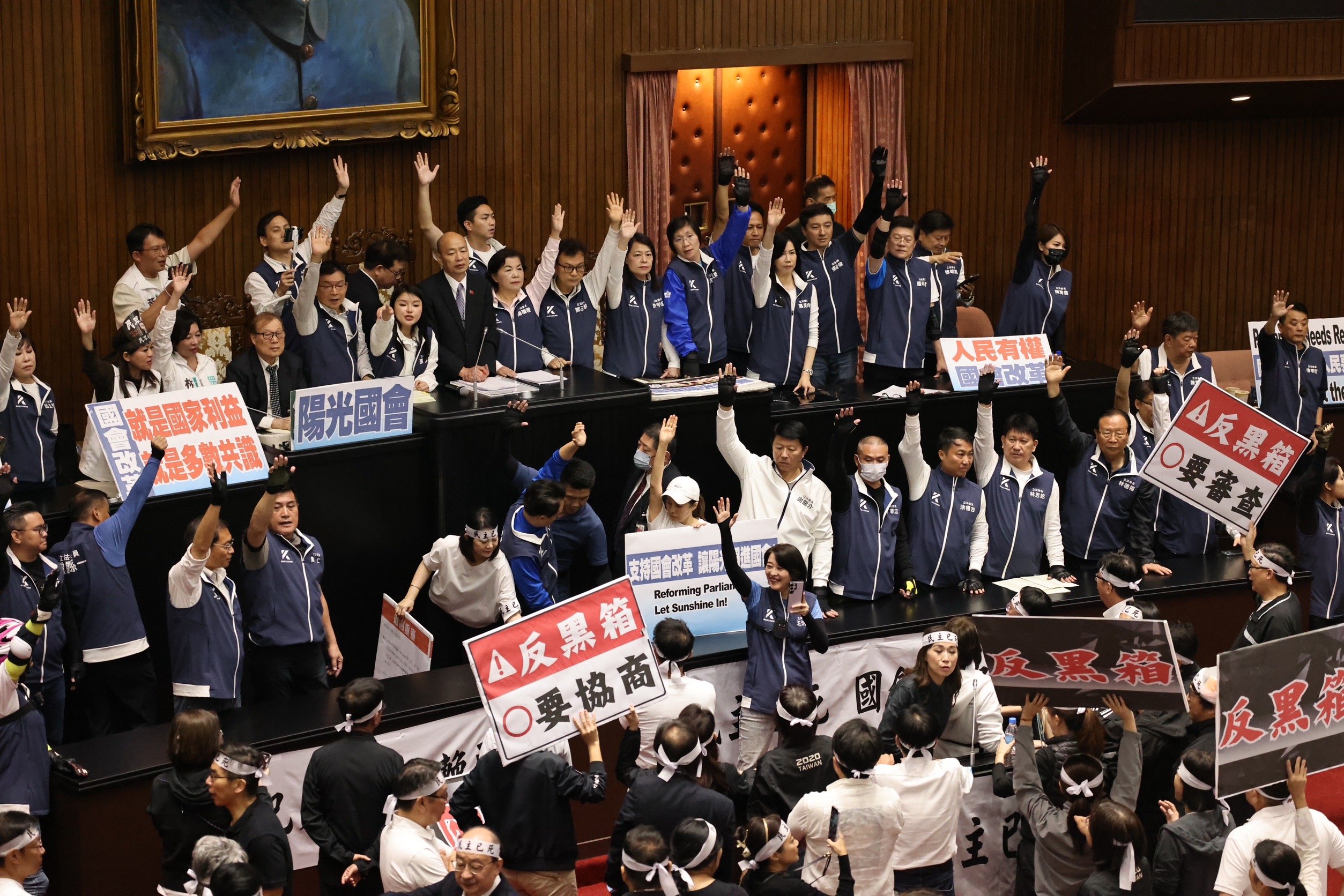 立院表決通過藐視國會罪二讀,官員反質詢最重可判刑。林啟弘攝