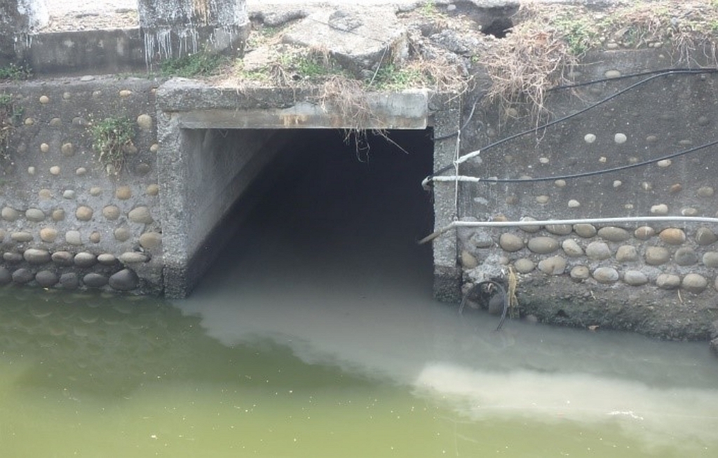 二仁溪再次遭受灰白濁色廢水污染（圖：環境部環管署）