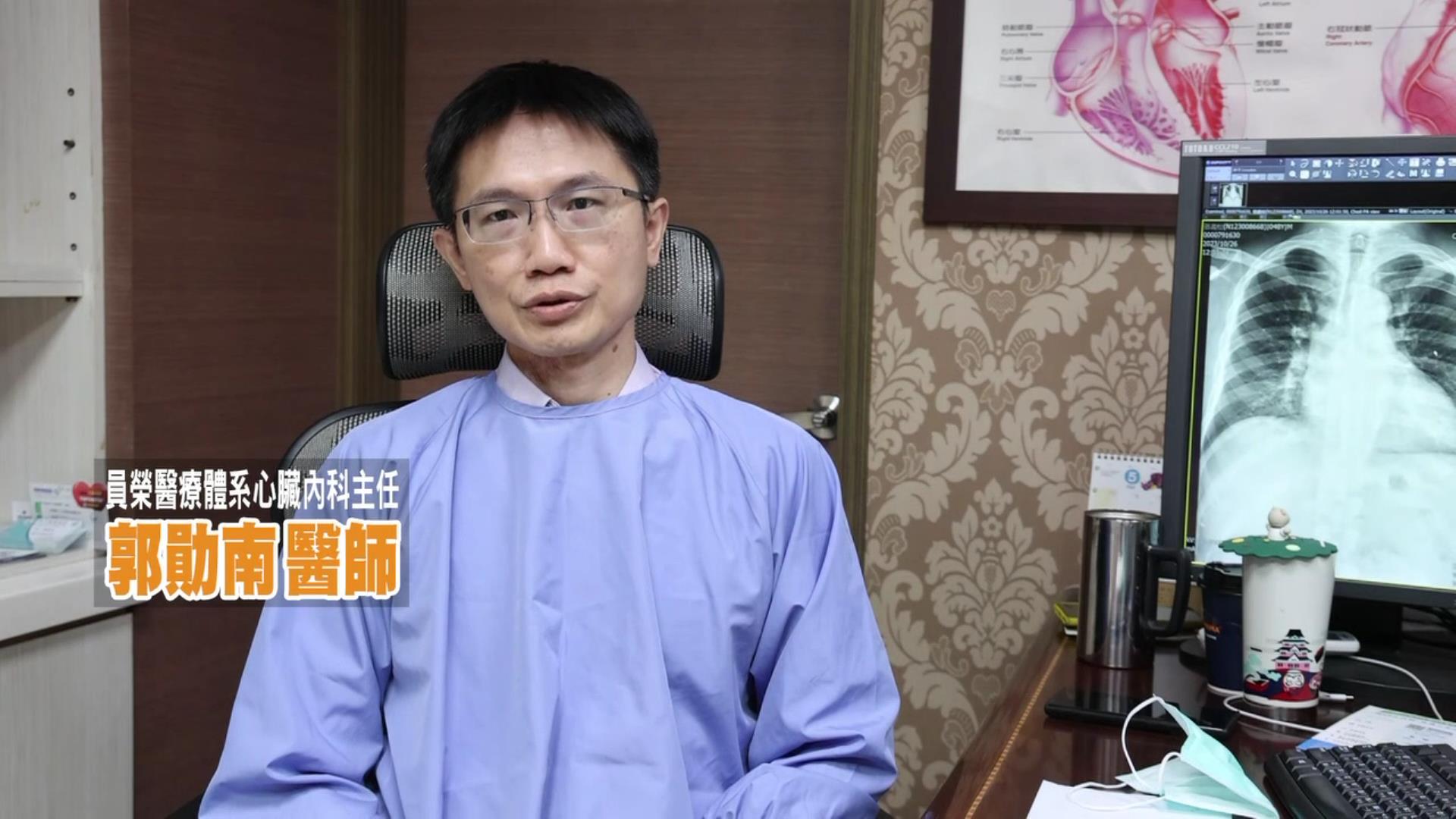 ▲員榮醫院心臟內科郭勛南主任,檢查出中年男子有心臟問題,建議用EECP治療。(記者張溎壕攝)