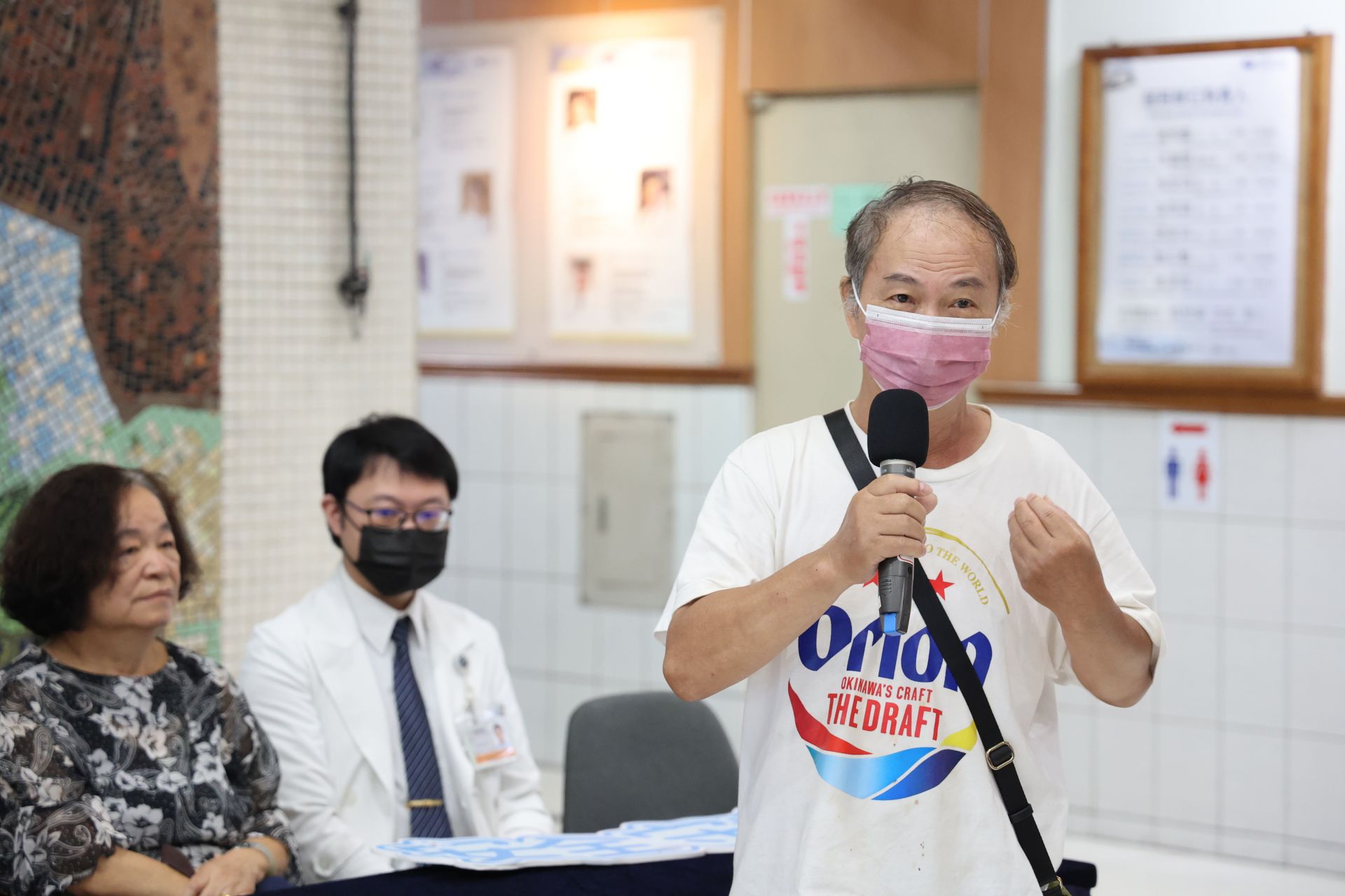 去年因急性心肌梗塞經醫消綠色通道,獲得重生的蕭先生說,非常感謝消防局的救護車以非常快的速度將他送到醫院,且車上不浪費時間做心電圖檢查、給藥等等,也很感謝他的主治醫師王惠生醫師的細心照護,每個環節都配合起來,才能讓他活下來。