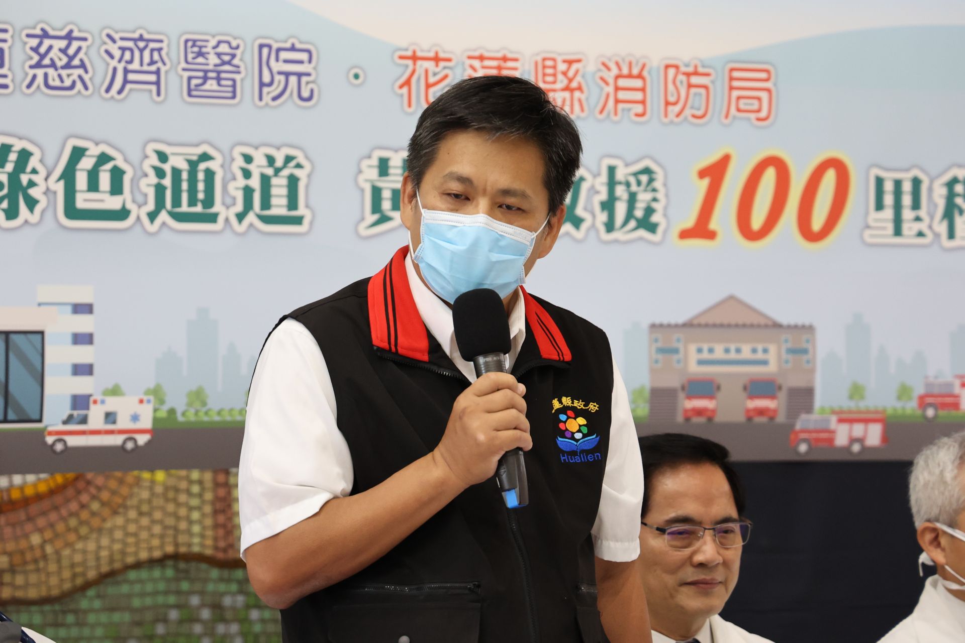 花蓮縣消防局副局長李龍聖說,經過4年的努力,在近期達成了偵測100例心肌梗塞並啟動綠色通道的個案紀錄,相信這樣的機制若能持續,必能嘉惠更多有需要的鄉親。