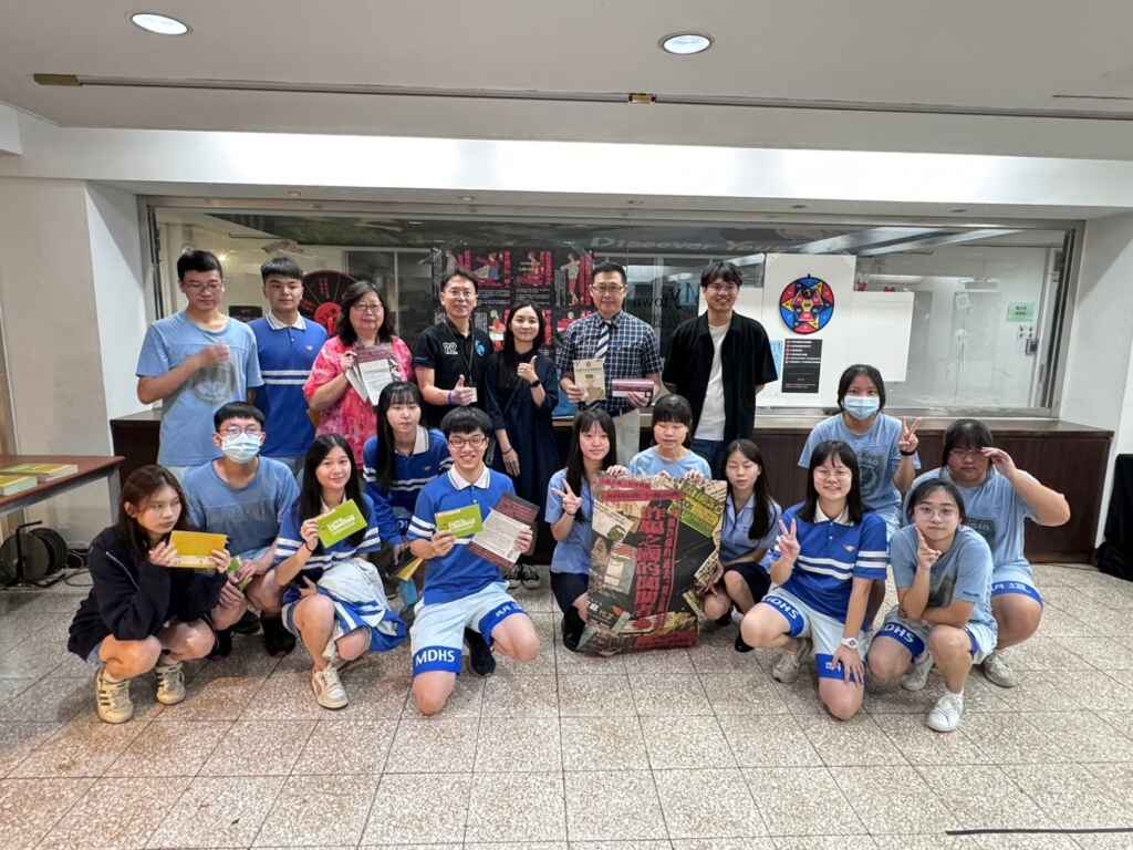 ▲明道中學公民科教學委員會和財經法政SIG與民間司法改革基金會合作(司改會),進入中學校園舉辦推廣展覽。(明道中學提供)