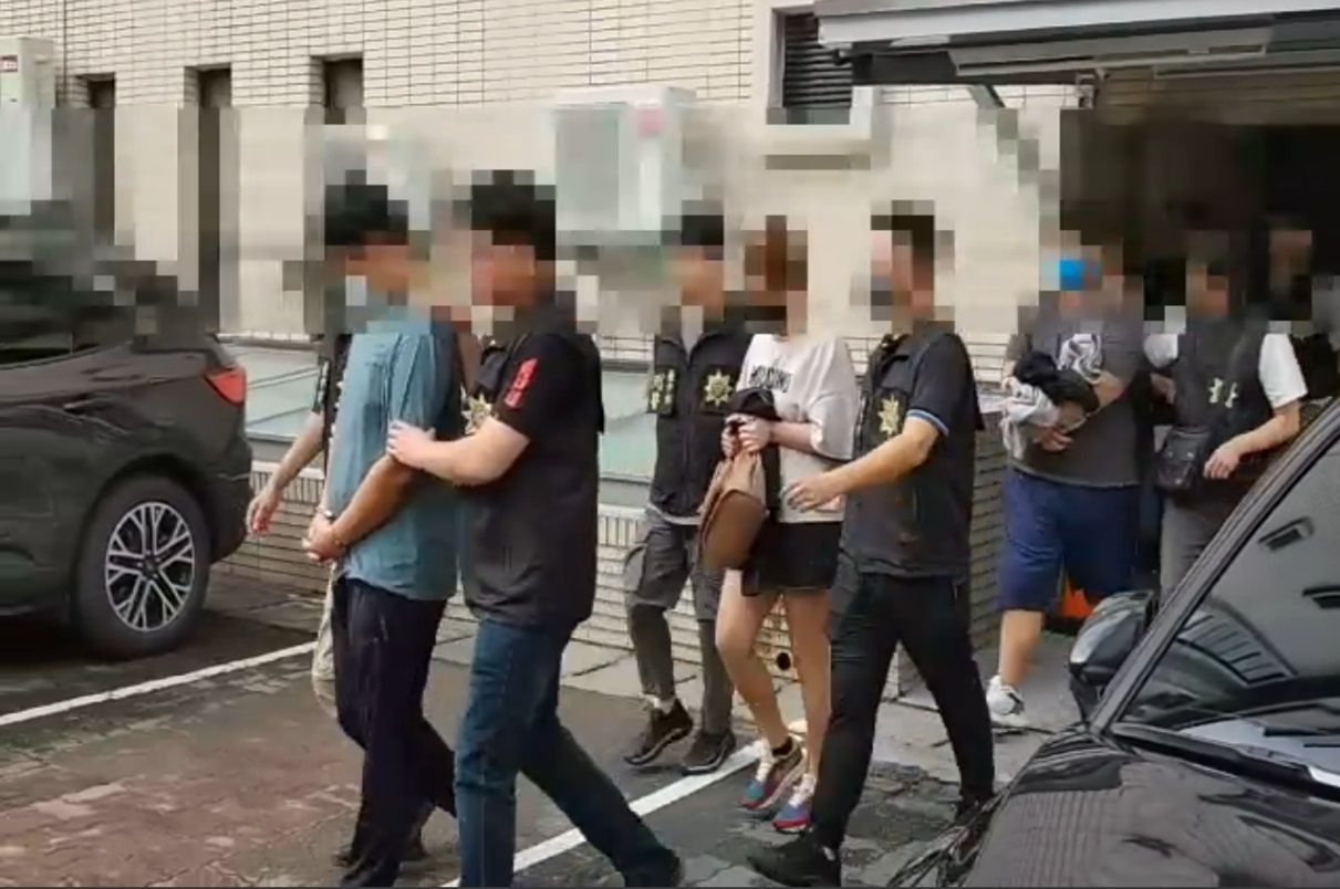 ▲圖說:中警查獲專詐美加華僑的假公安機房,逮捕黃姓主嫌等6人詐騙犯 (圖/台中市政府提供)