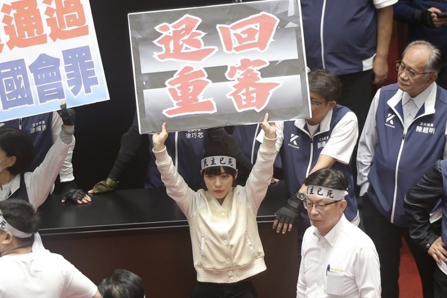 批藍白多數暴力伸進司法、民眾 郭國文憂:國民黨可調閱徐巧芯大姑案件 226 批藍白多數暴力伸進司法、民眾 郭國文憂:國民黨可調閱徐巧芯大姑案件 225