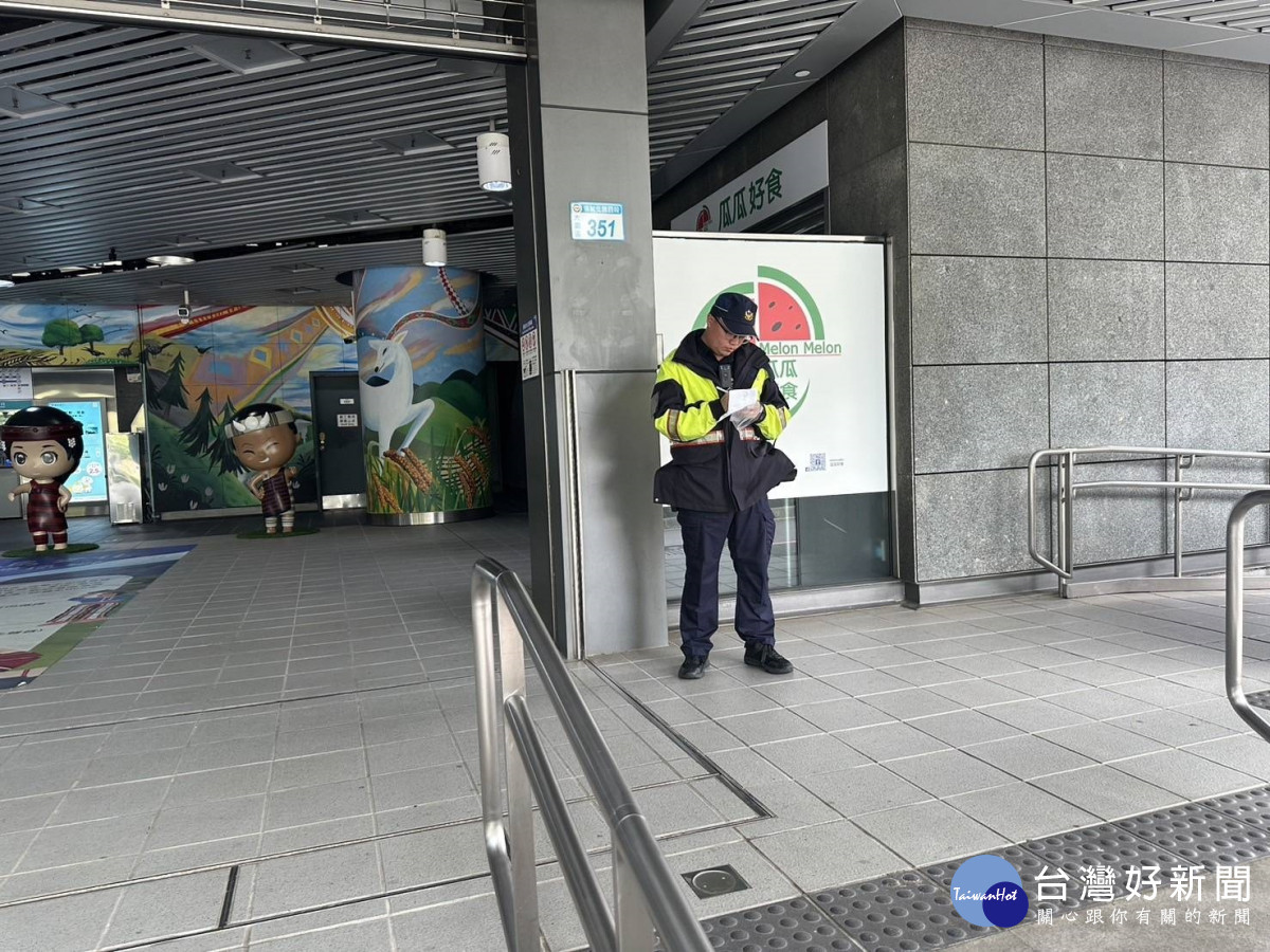 中壢警配合捷警隊強化聯防,全力守護桃園機場捷運旅客安全。<br /><br /> <br /><br />