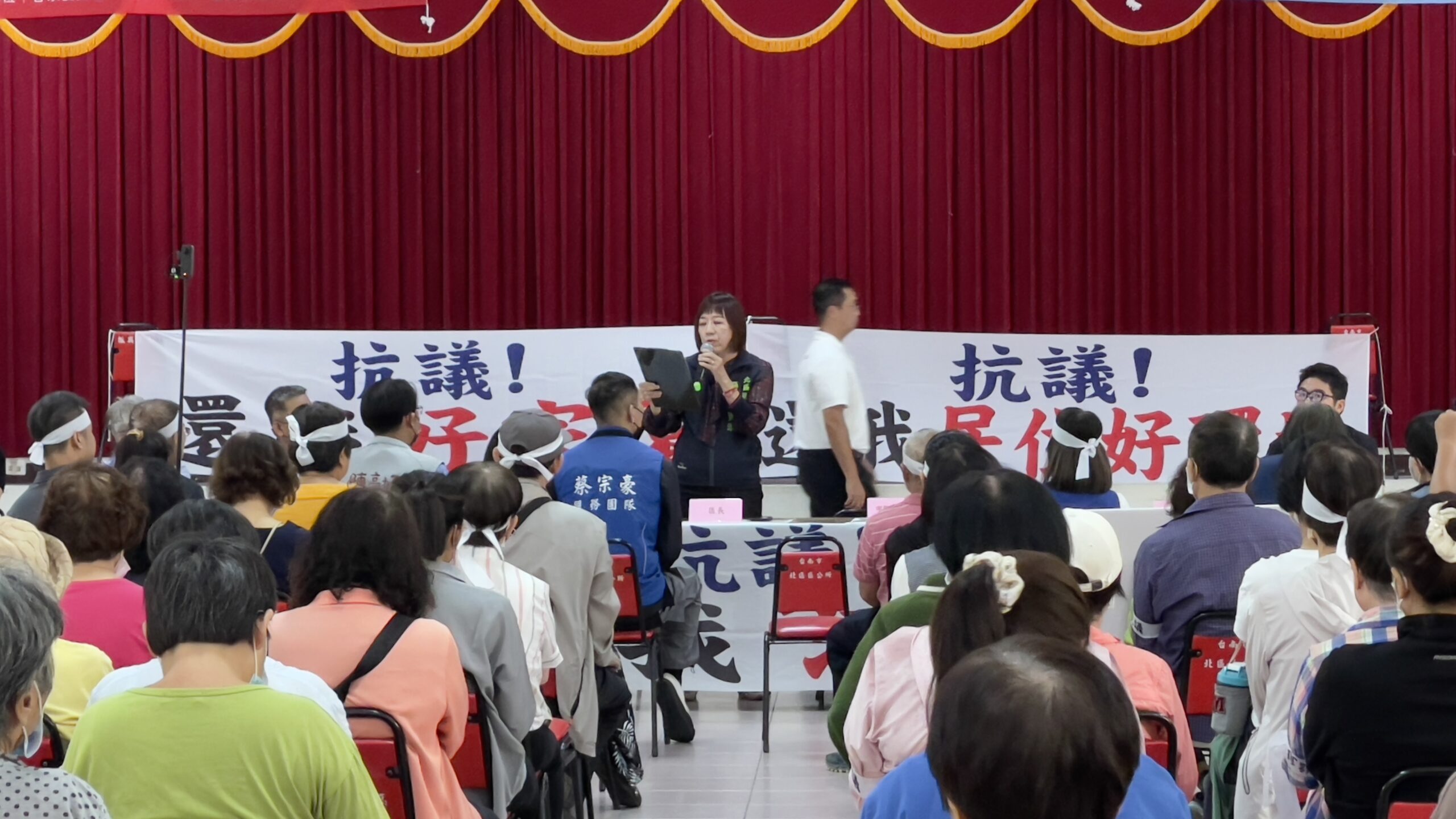 居民團結抗議財團（圖／記者王俊勝 拍攝）