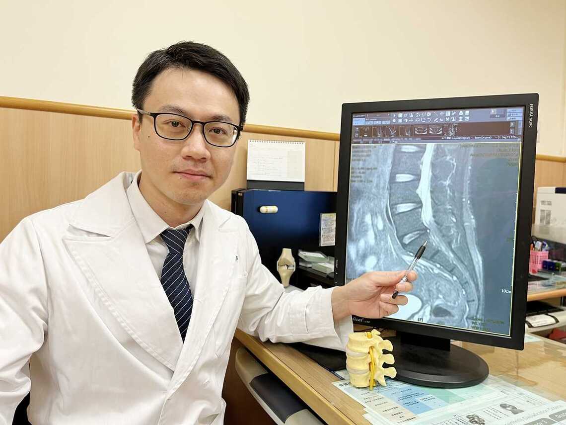 年輕移工下背痛一年 脊椎內視鏡治療快速回職場
