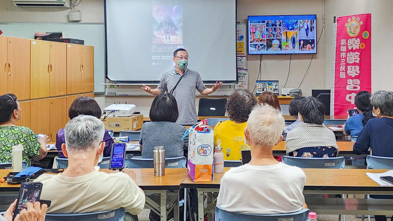 ▲三民樂齡中心任教超過12年的高嘉鴻老師，特別規劃實用的課程 ，除了教大家如何透過AI 軟體，生成量身訂做的床邊故事，可以每天換不同的故事，說給孫子聽。（圖/記者張忠義攝）