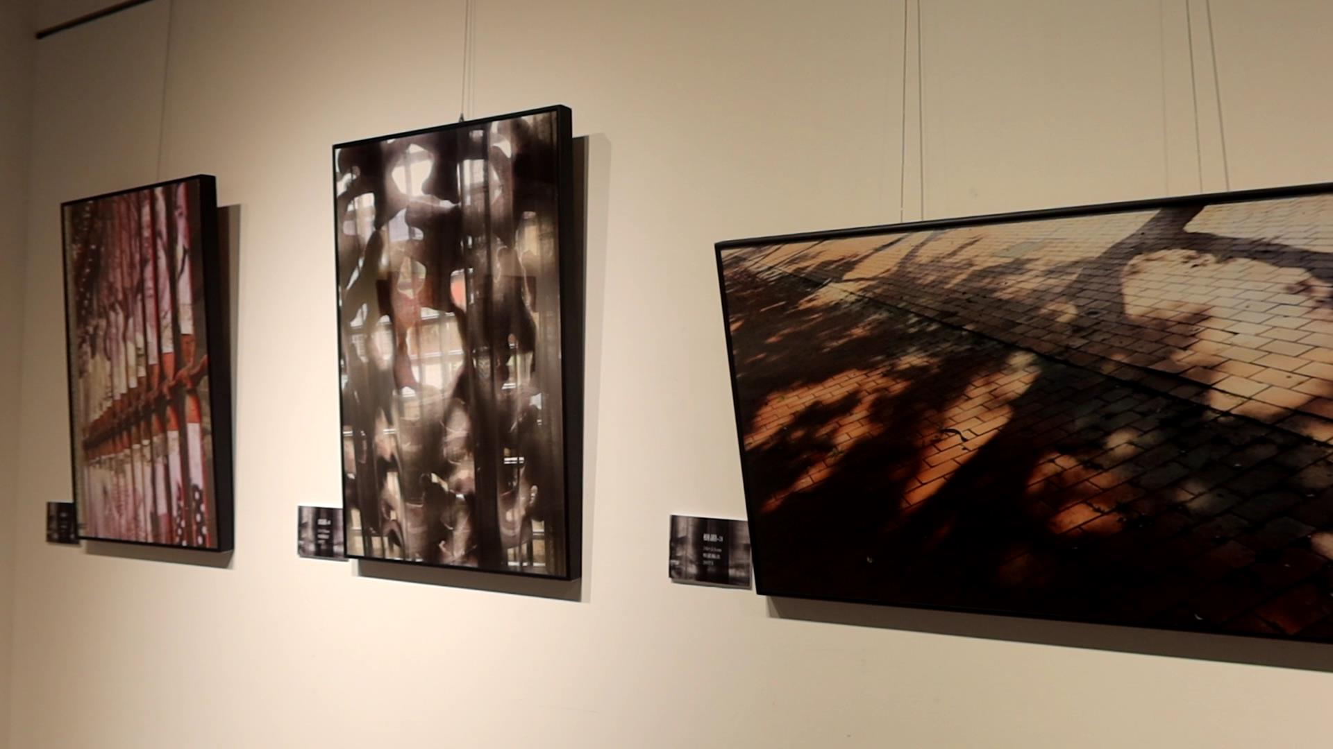 ▲國立彰化生活美學館室舉辦「回應-林文雄紀錄日常攝影個展」，展出藝術家林文雄共69件攝影作品，延伸了影像創作的空間與意涵。（記者張溎壕攝）
