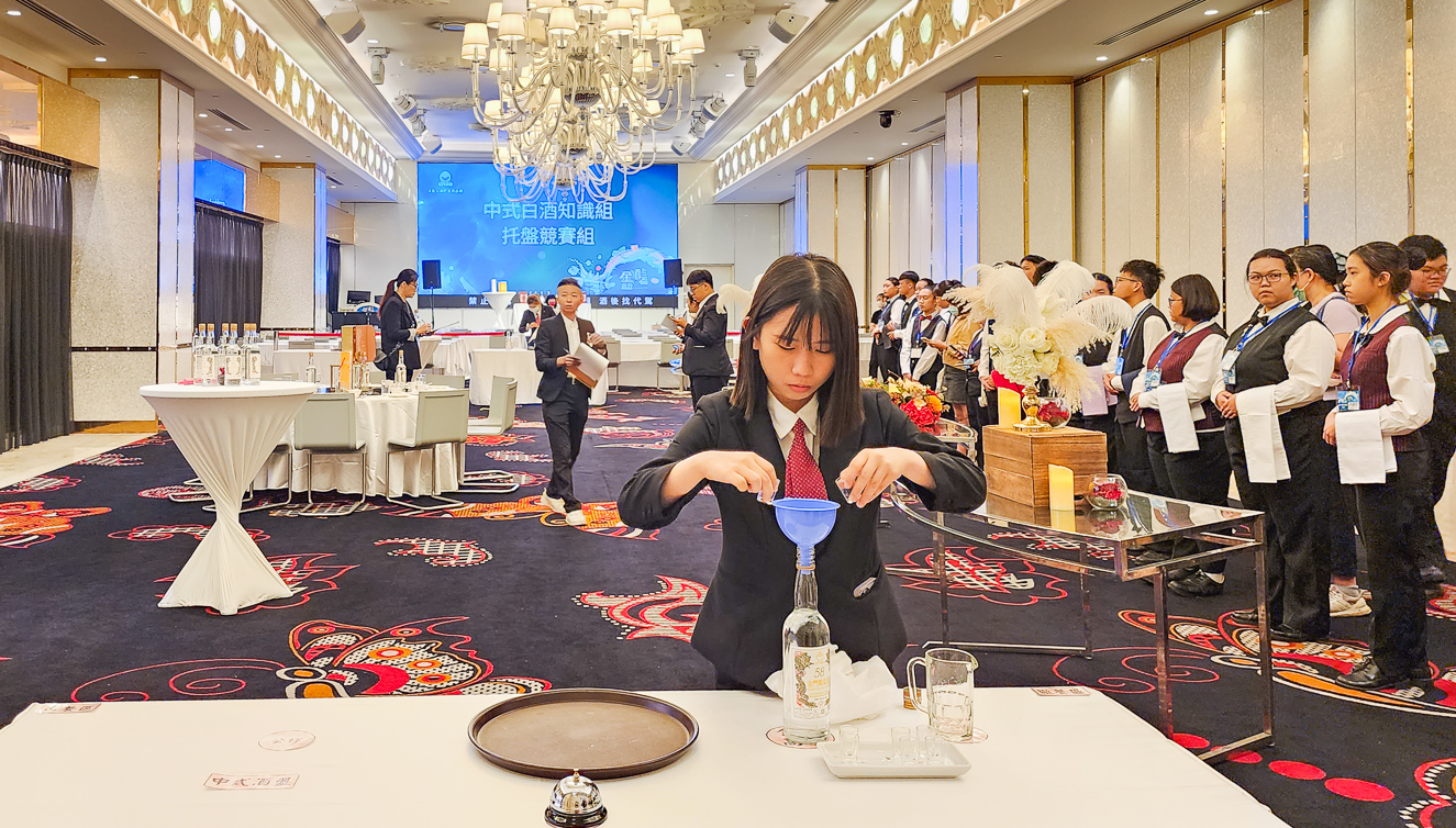 ▲金酒盃全國調酒大賽提供酒吧客座與實習機會給冠軍選手，以培育具有國際競爭力的調酒師。（圖/記者黃淑貞攝）