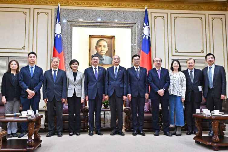 ▲行政院長卓榮泰拜會立法院長韓國瑜，盼兩院共同合作，推出更多福國利民政策。（新傳處提供）