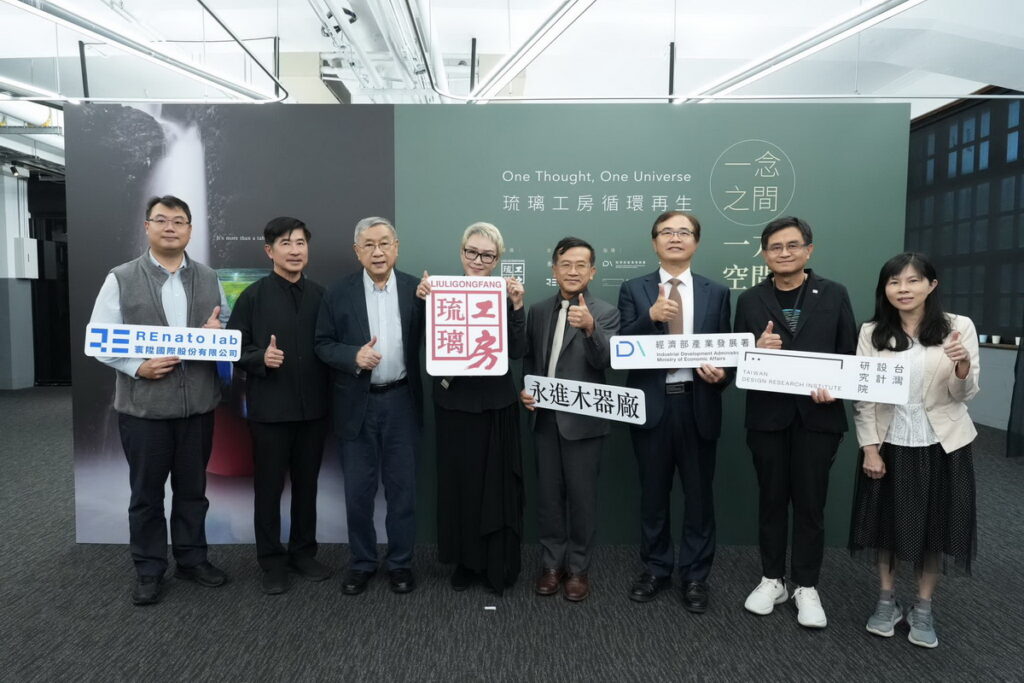 記者會合照。