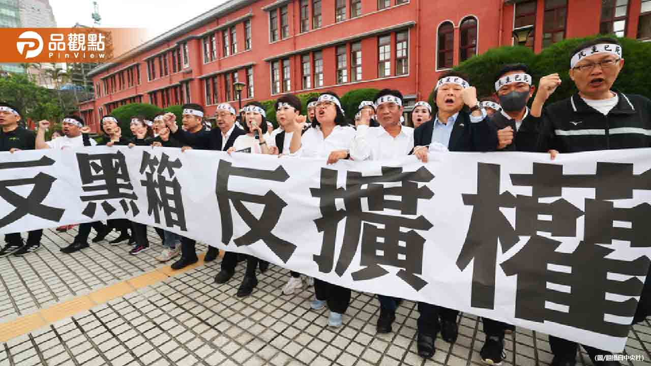 民團包圍立法院抗議國會改革 指藍白版本有擴權、黑箱疑慮