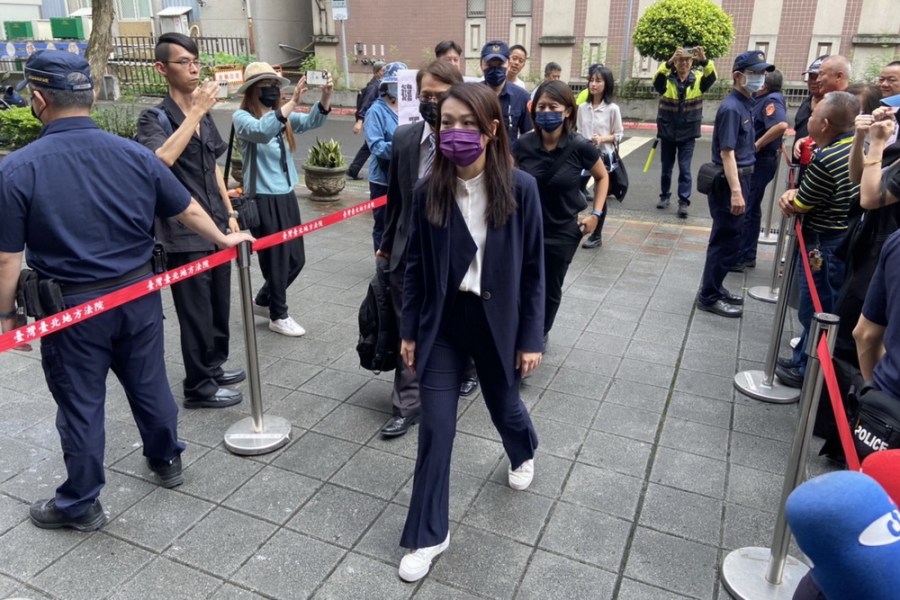 指高虹安做人失敗 黃惠玟稱準備入監服刑 230 指高虹安做人失敗 黃惠玟稱準備入監服刑 229