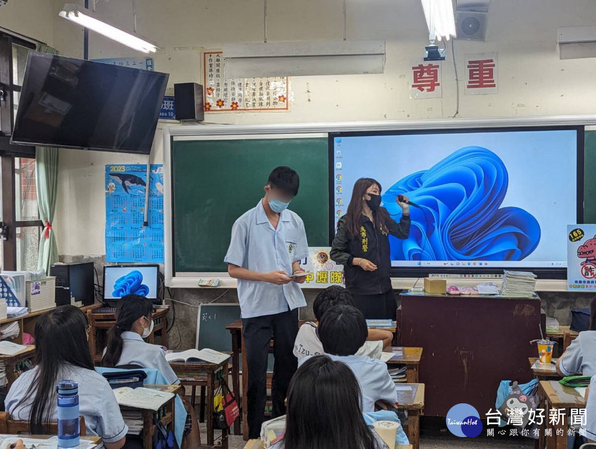防止青少年成為車手，中壢警入校宣導。