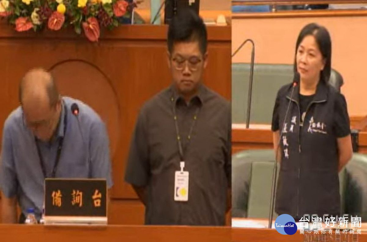 嘉義市警一分局長何明祥在備詢台鞠躬,再次向議員張敏琪致歉/陳致愷翻攝