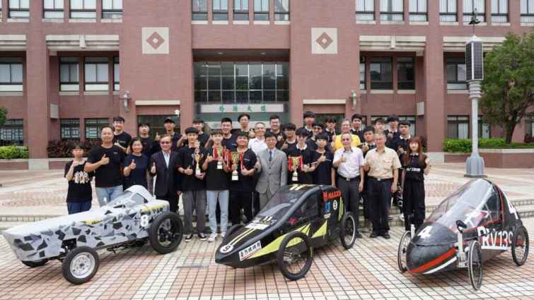 ▲大葉大學挑戰全國環保節能車大賽，勇奪雙冠王，三支車隊抱回四獎盃。（大葉大學提供）