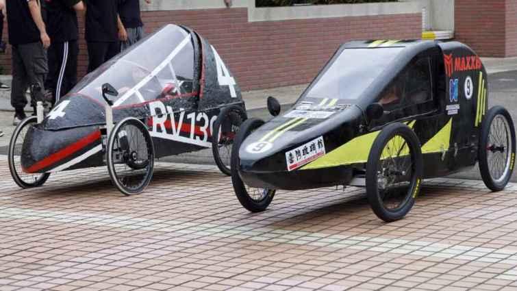 ▲大葉大學機械系Rimitto Sho車隊(右)與RV139車隊(左)在全國環保節能車大賽跑出第一名跟第三名。（大葉大學提供）