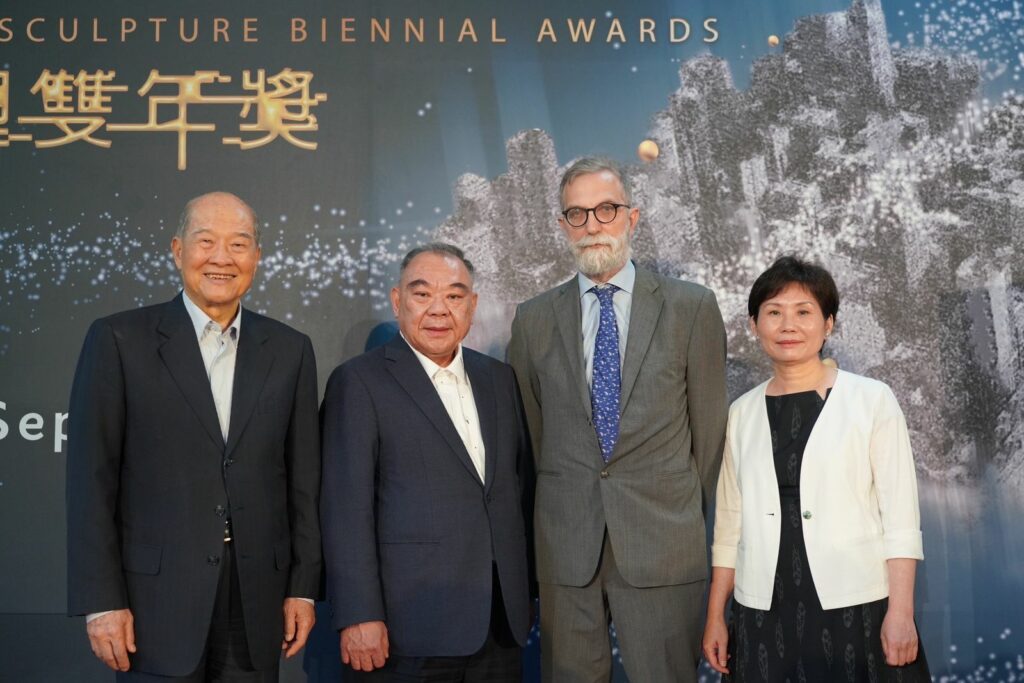 第七屆麗寶國際雕塑雙年獎徵件記者會合照,黃昆輝教授基金會董事長黃昆輝(左起)、麗寶集團董事長吳寶田、義大利經濟貿易文化推廣辦事處代表紀大為、麗寶文化藝術基金會執行長吳秋賢。圖/麗寶集團