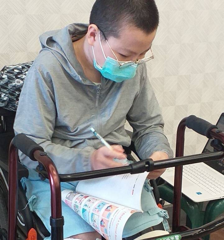 邱同學珍惜生命突破困境的人生觀,獲選總統教育獎,實堪表率。(圖/記者黃溎芬翻攝)