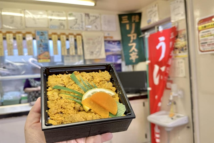 因日劇小海女而知名的三陸鐵道海膽便當2500日圓,美味好吃。 圖:蔡雅雯/攝