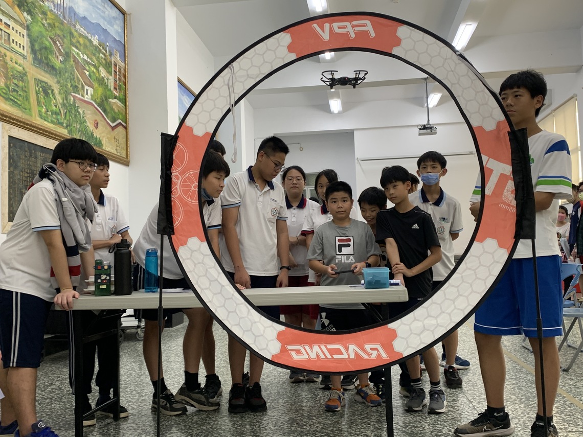 漾新聞|中山附中「中山科學節」實驗演示 邀六校800師生趣味體驗玩科學