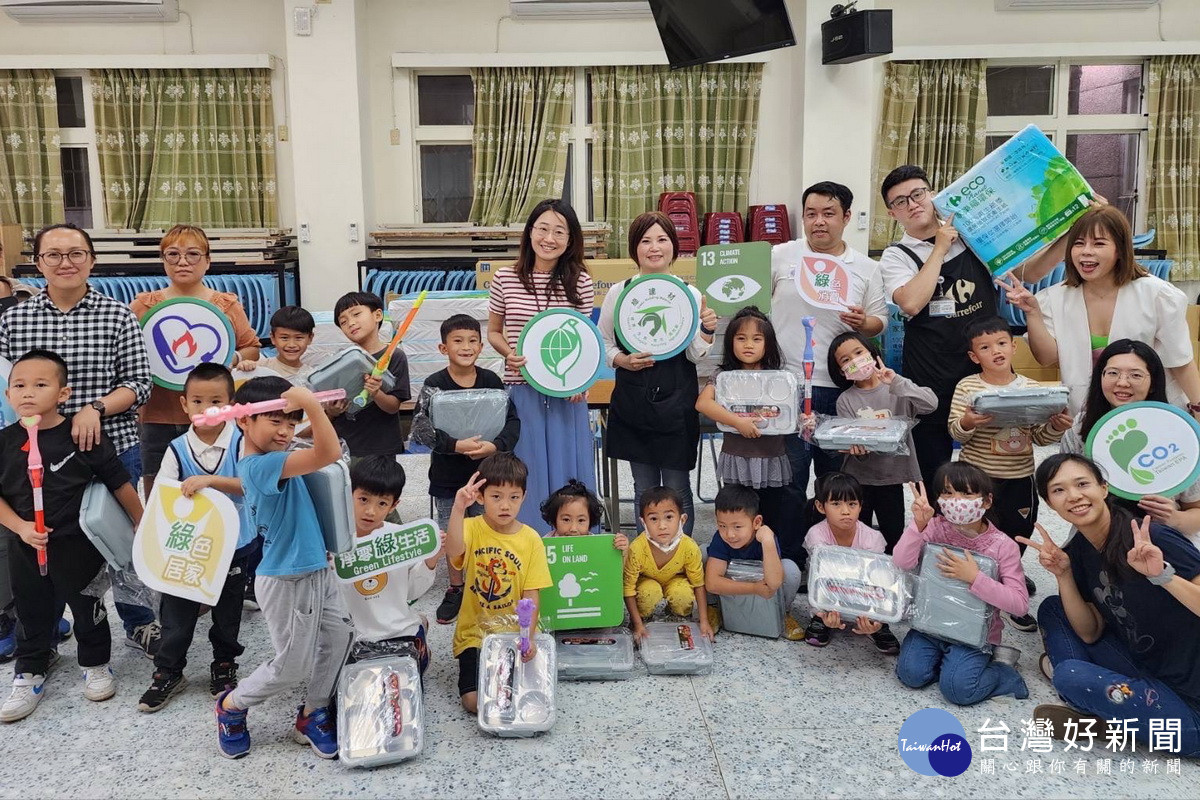響應淨零綠生活,桃園市政府環保局攜手家樂福行動超市走進原鄉復興區。