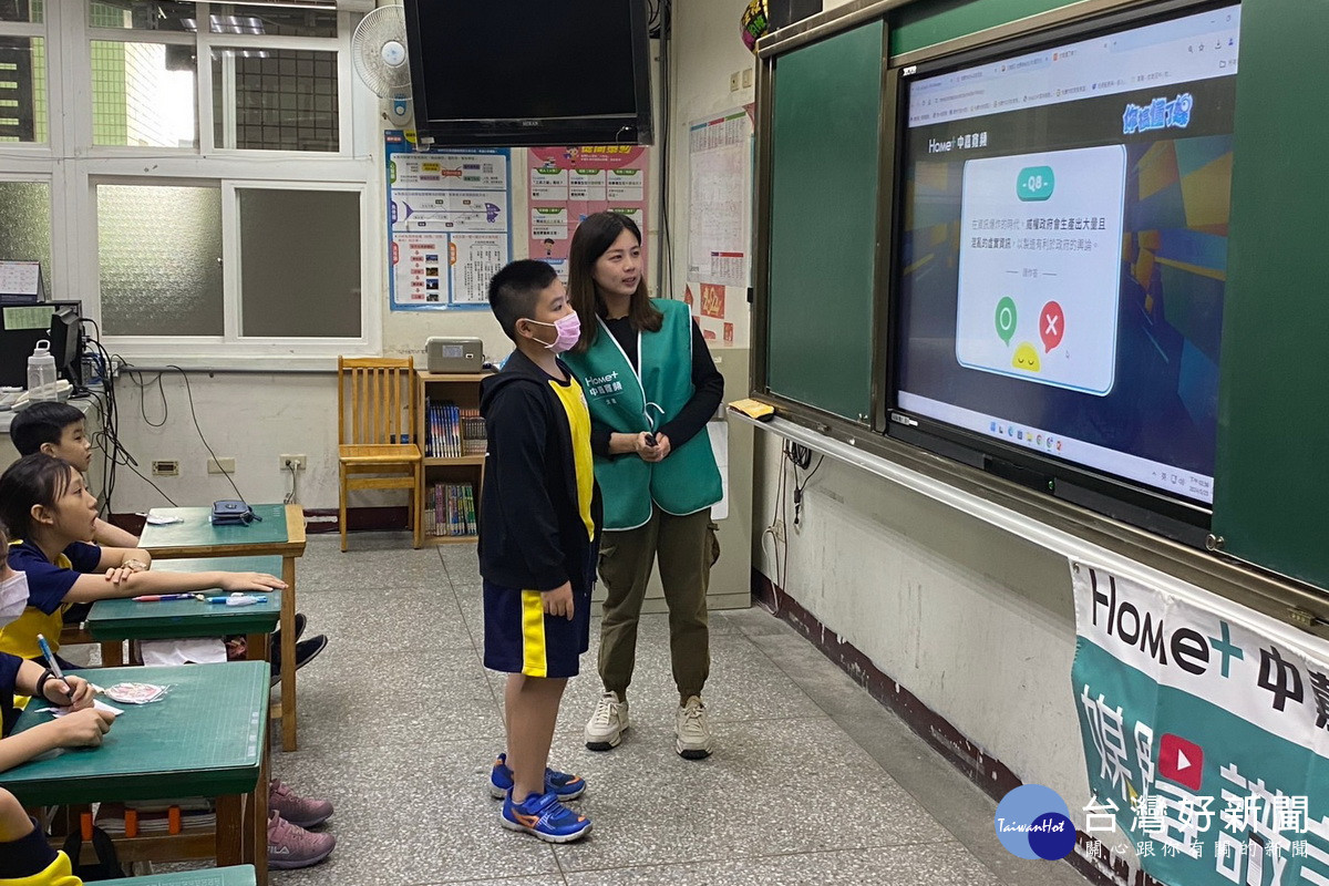 中嘉寬頻北健前進立自強國小,教導學生建立正確媒體識讀觀念。