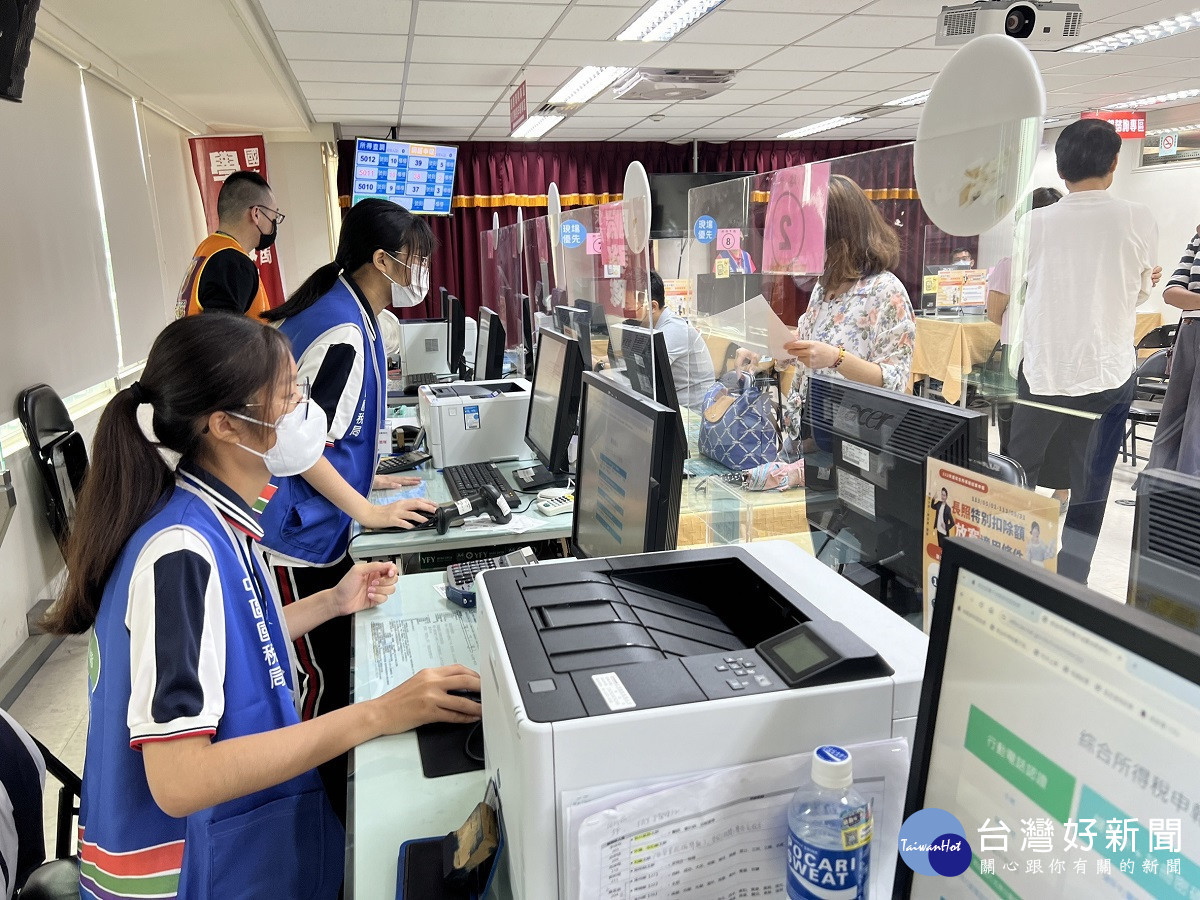 北斗家商納稅服務隊 熱忱態度獲得北斗民眾肯定