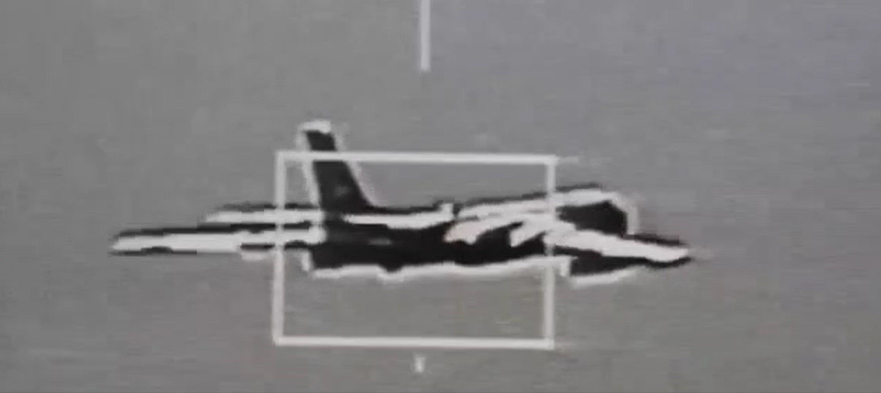 空軍公布F-16V完全鎖定共機發動機熱源,發射飛彈即可摧毀。空軍提供