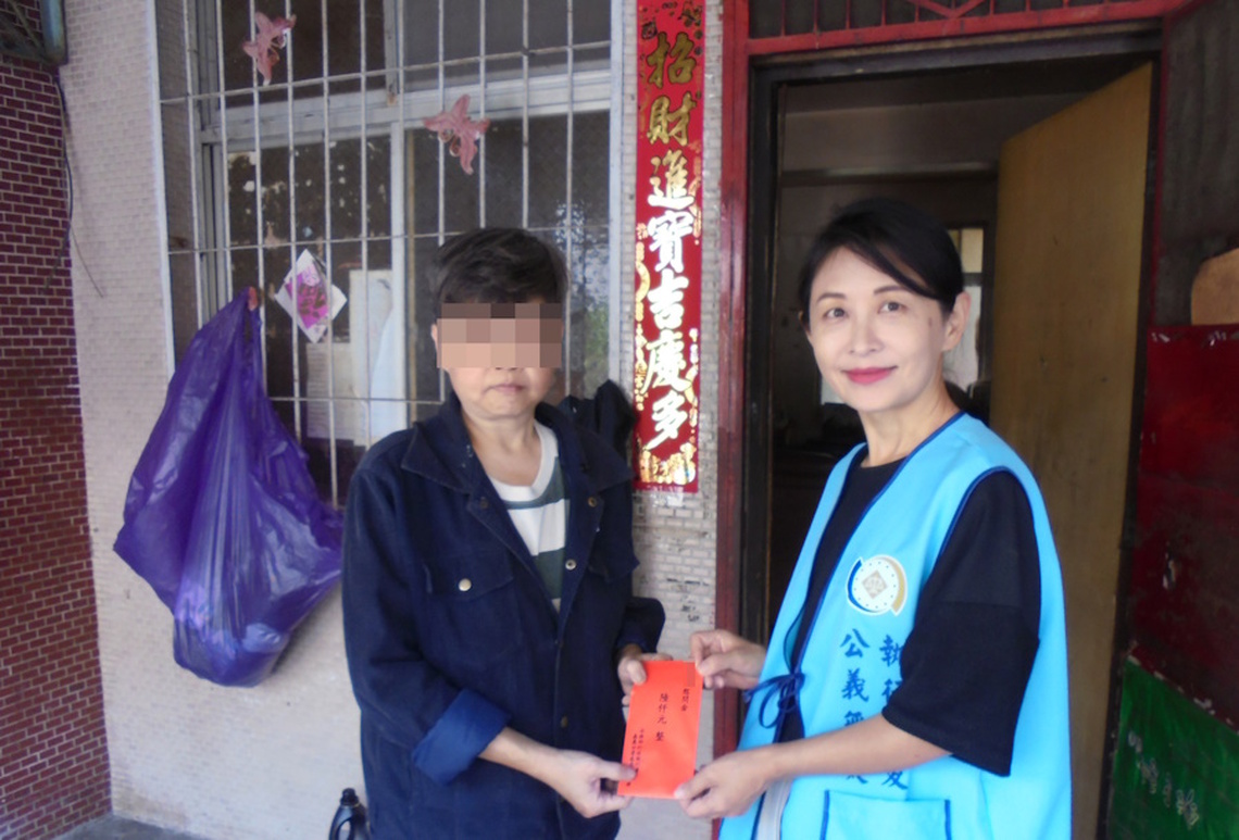 家有身心障礙女兒欠健保費24萬元繳不起 嘉義分署聯絡健保署補助又捐款轉介資助