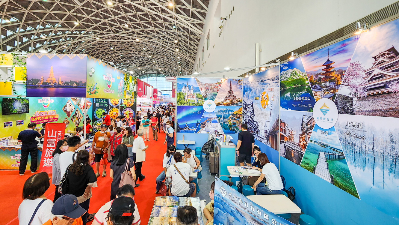 ▲2024高雄旅行公會國際旅展瞄準暑假旅遊旺季商機，業者推出最巨量、最豐富的獨家熱賣優惠行程。（圖/記者黃淑貞攝）
