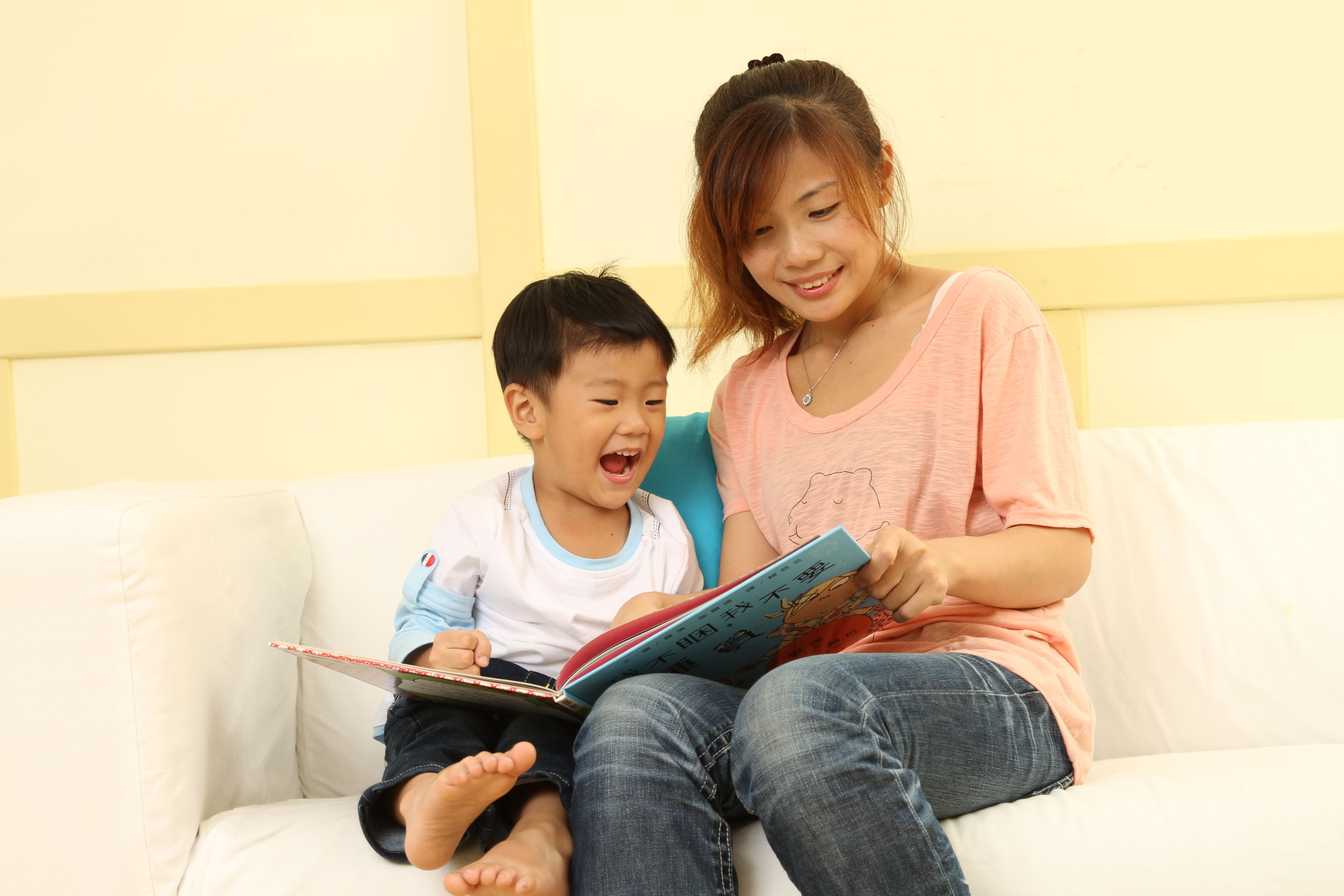 信誼年度幼兒語言大調查發現,現代父母受對話式閱讀影響,會在孩子有興趣的地方多停留。