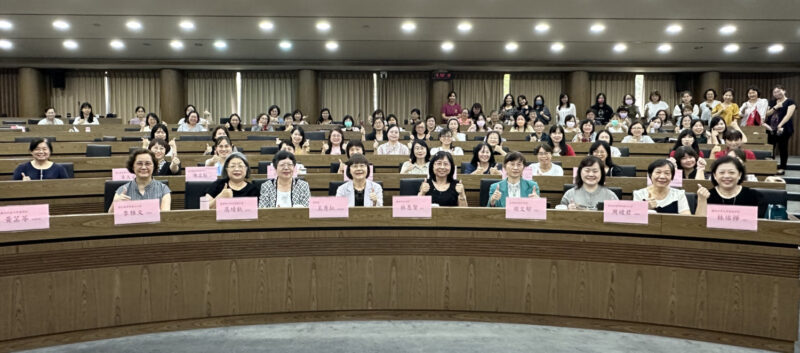 探討教考訓用結合  輔英科大邀護理界前輩專題演講及高峰座談