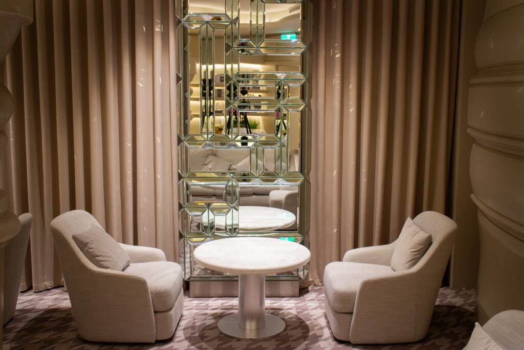 Breeze Diamond Lounge 空間照