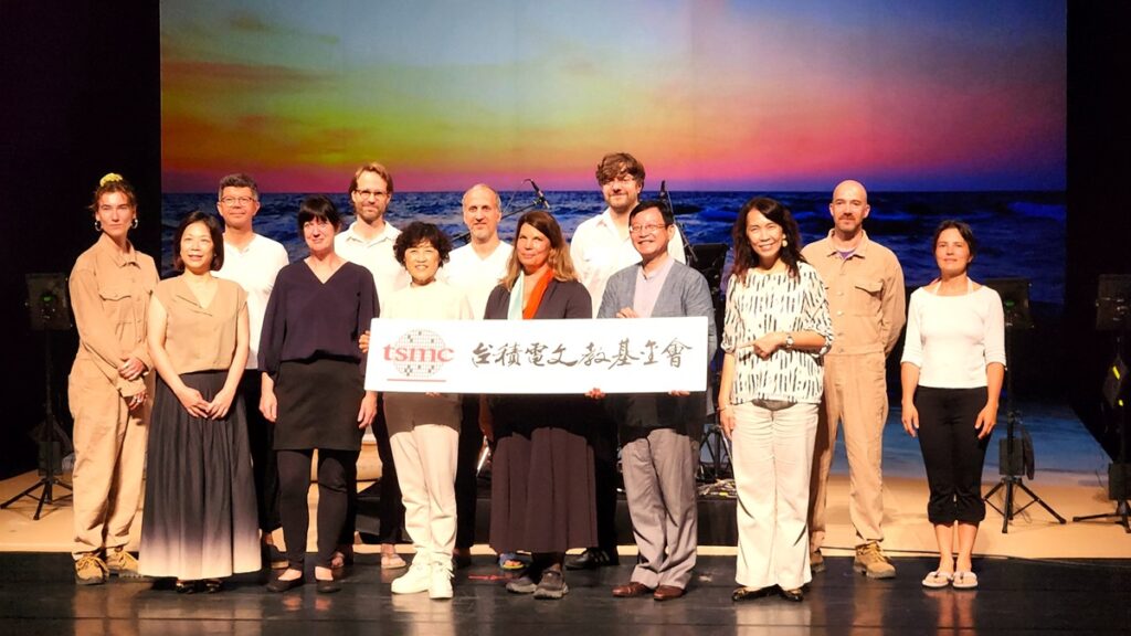2024 NTT Arts NOVA里米尼紀錄劇團《All right. Good night.》彩排記者會,大合照(圖/陳惠玲攝影)