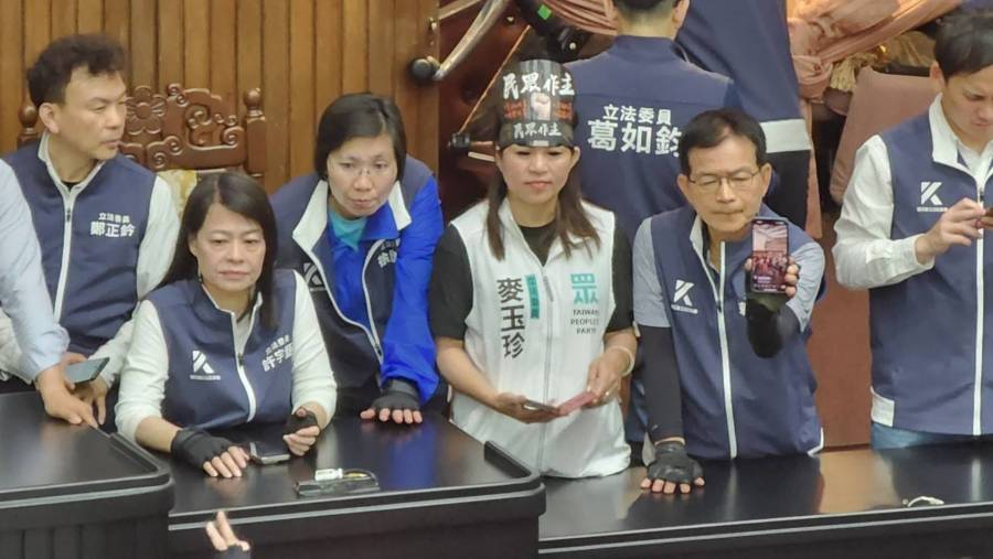 譴責林淑芬毆打麥玉珍 民眾黨:賴清德應要求綠委道歉 200 譴責林淑芬毆打麥玉珍 民眾黨:賴清德應要求綠委道歉 199