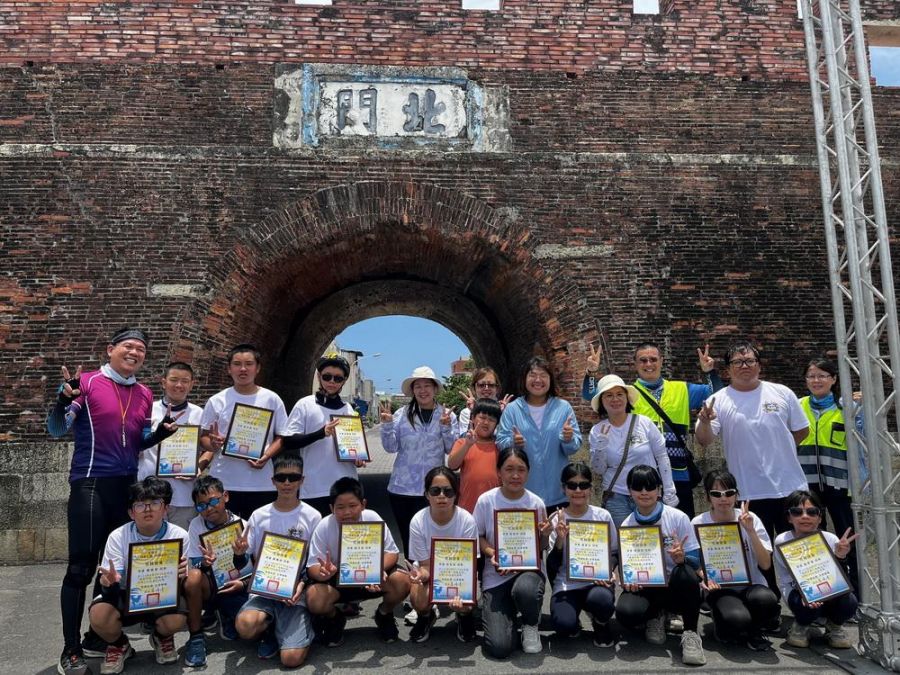 屏東縣潮南國小邁入第二屆的畢業班 單車逆風行