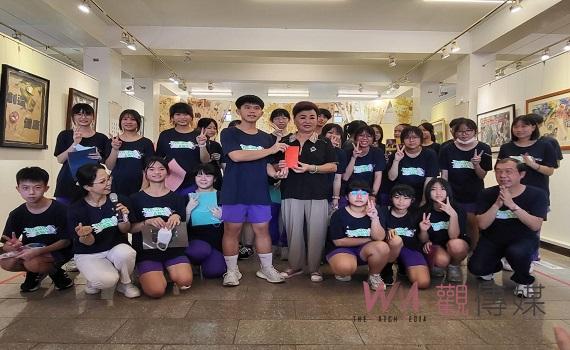 新港國中攜手奉天宮辦美術班成果展 學子才華觀者讚嘆