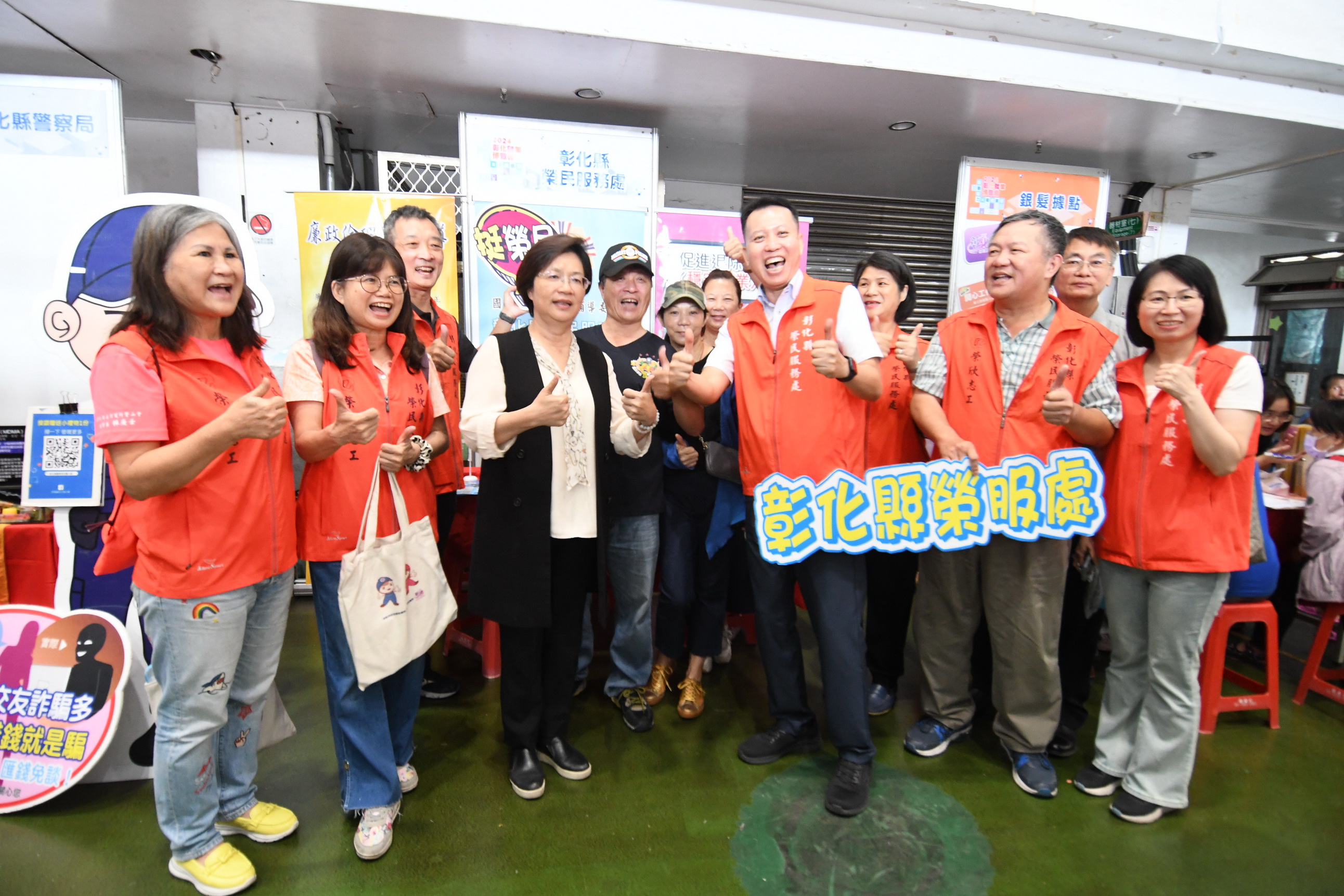 ▲彰化縣政府舉辦2024年「鼓動彰力x職場進擊」第三場就業博覽會，有36家企業提供超過1,000個工作機會，吸引許多民眾前往滿足需求。（記者張溎壕攝）