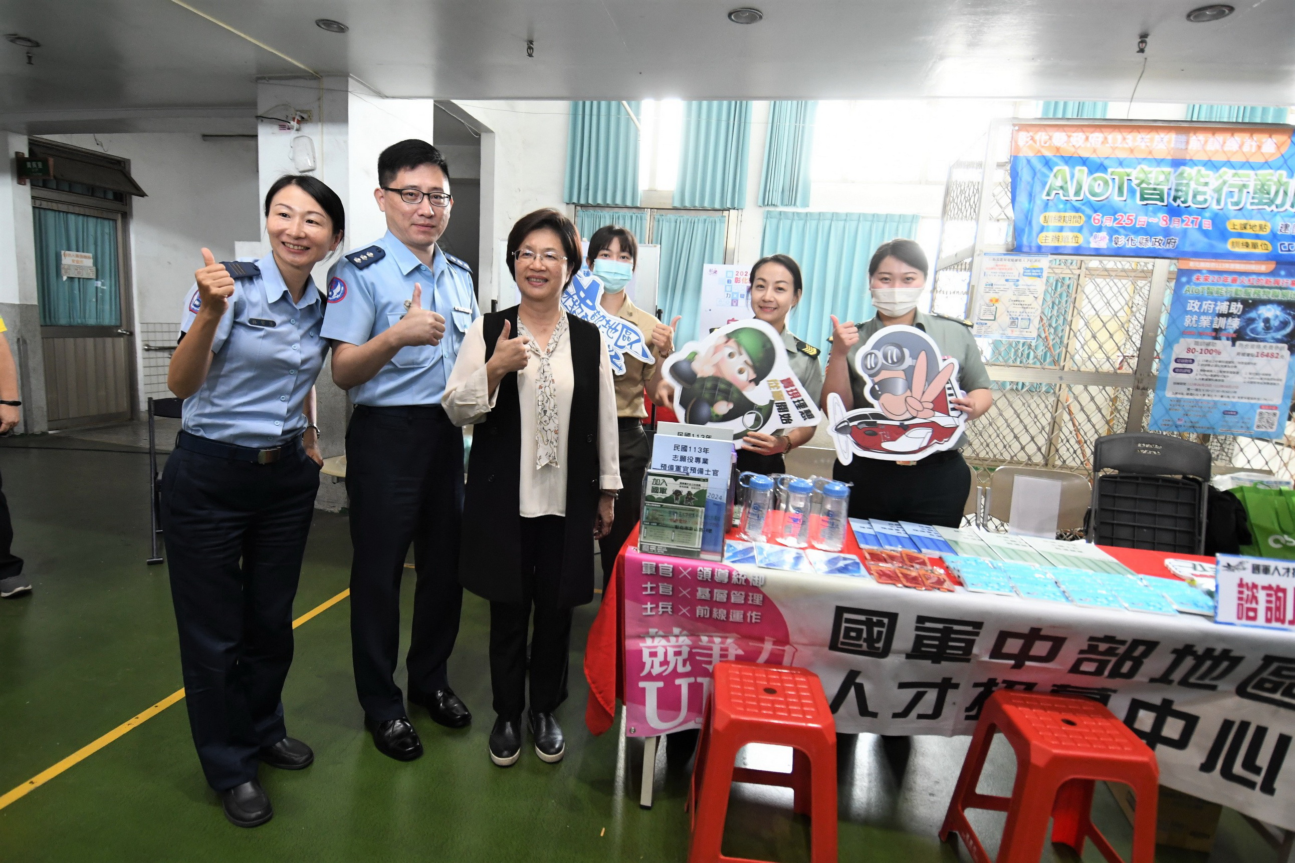 ▲彰化縣政府舉辦2024年「鼓動彰力x職場進擊」第三場就業博覽會，有36家企業提供超過1,000個工作機會，吸引許多民眾前往滿足需求。（記者張溎壕攝）