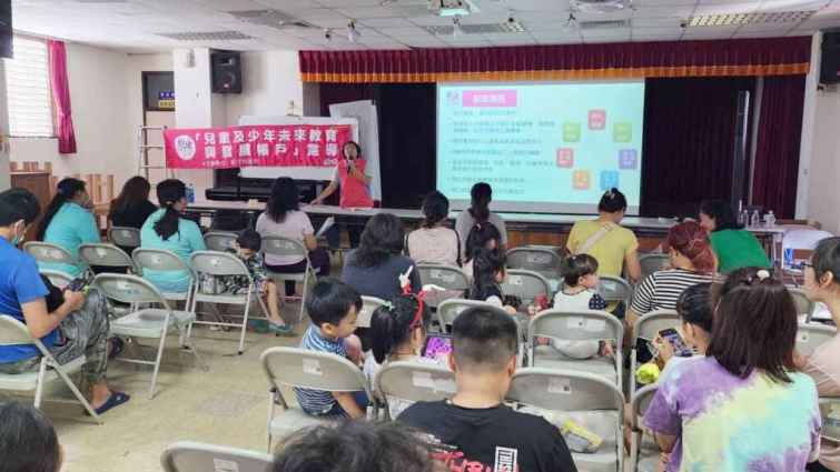 ▲為了協助半年內的新扶助家庭更了解彰化家扶中心的服務項目及相關權益，特別規劃了新戶說明會。（彰化家扶中心提供）